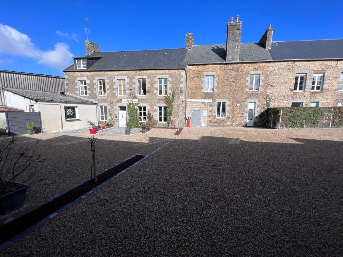 Hotel Au Pere Tranquille Tinchebray-Bocage Exteriér fotografie