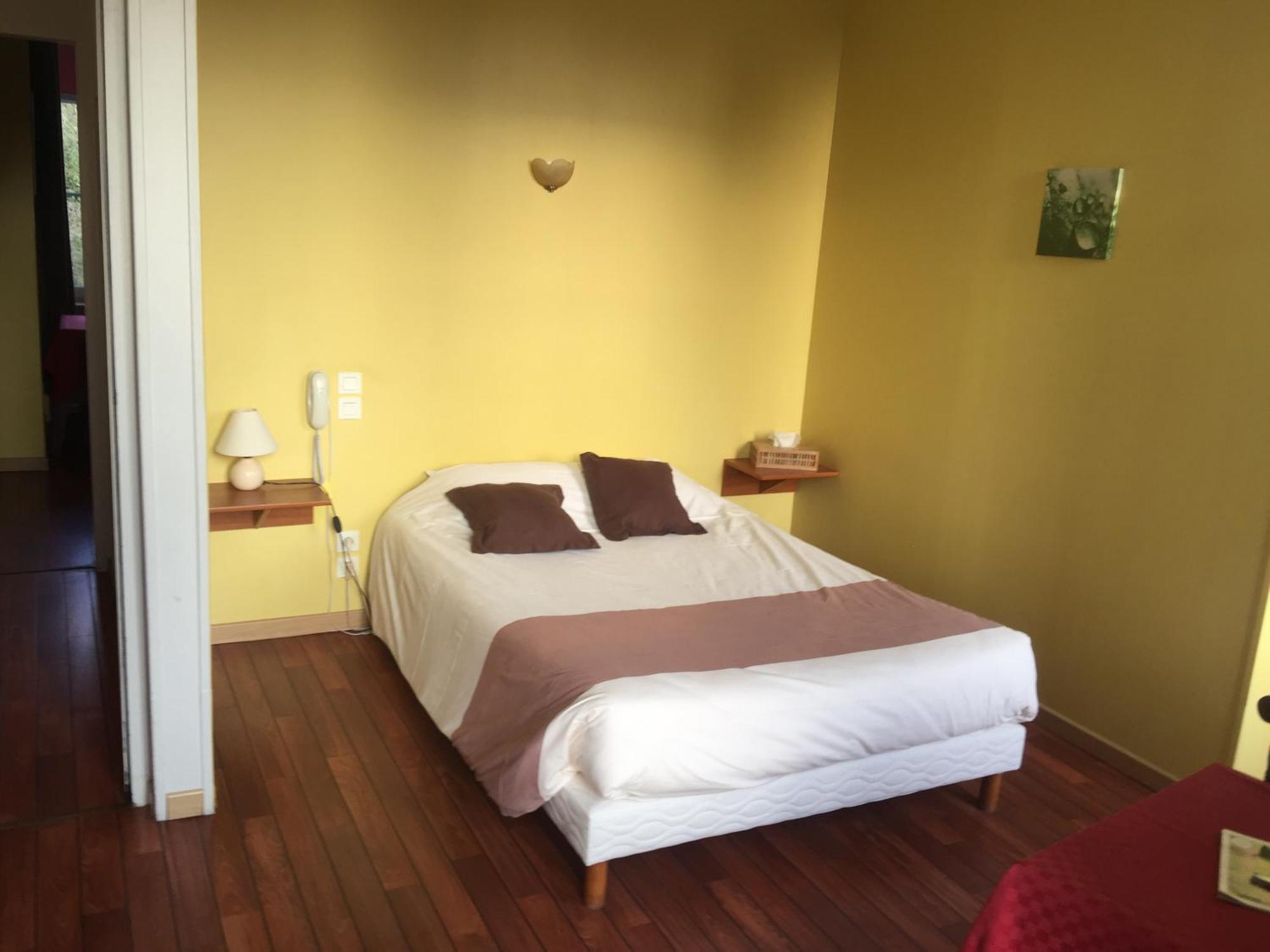 Hotel Au Pere Tranquille Tinchebray-Bocage Exteriér fotografie